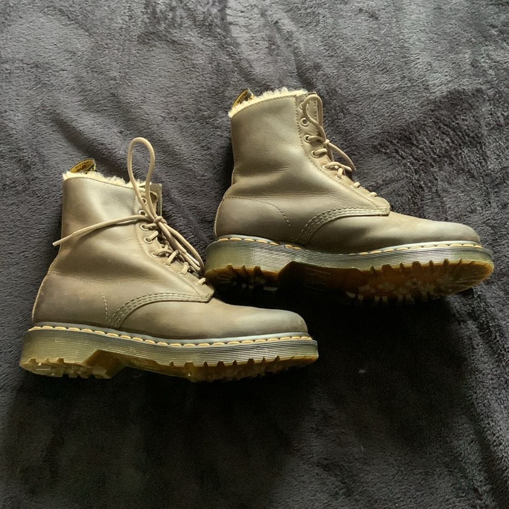 Dr. Martens 1460 Serena 8 Eye Boot Olive - Picture 4 of 12